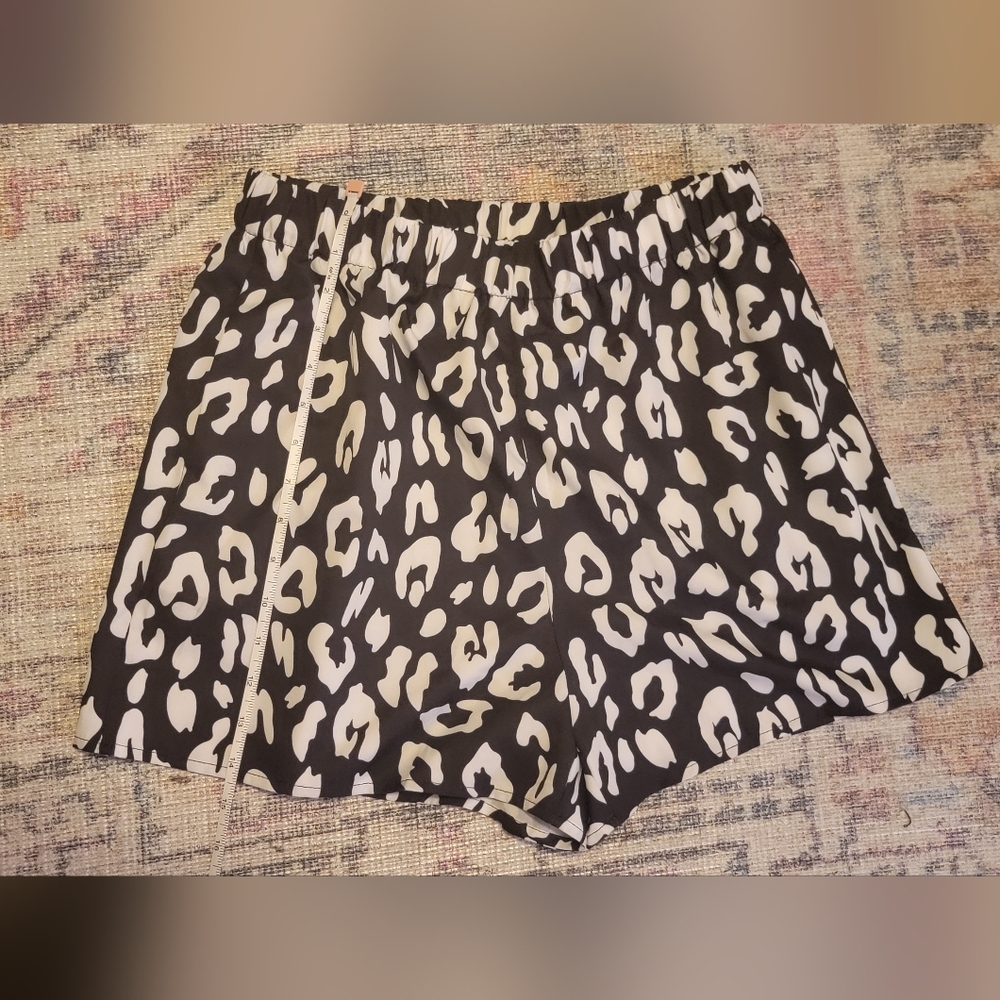 Leopard Print Women's Shorts Size L